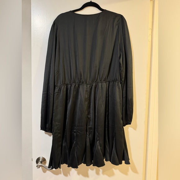 Chic Soul NWOT Satin looking black knee length dress - Picture 2 of 3